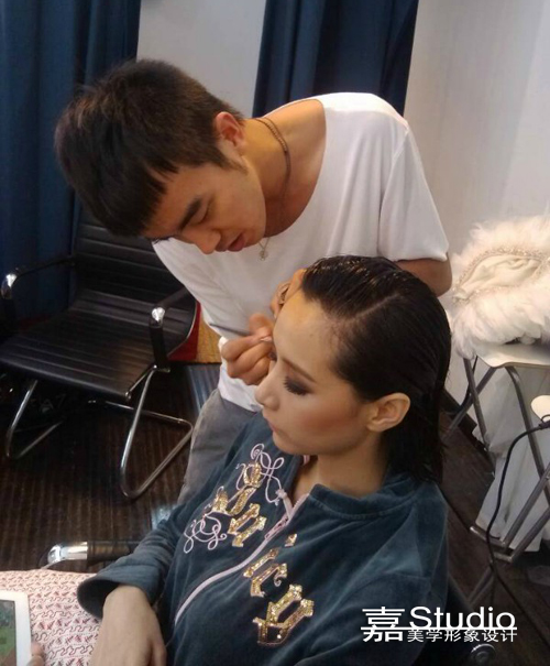 王嘉老师亲自化妆造型高级服装杂志拍摄花絮