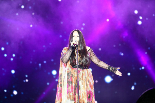 嘉studio好声音广州造型获赞 别致粤唱越强 王嘉化妆学校为中国好声音广州站郑虹化妆造型