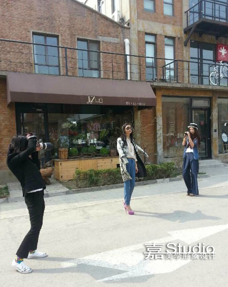 王嘉化妆学校为《悦己》我们的街拍时刻后台化妆花絮